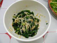 家常菜金针菇拌菠菜做法图解7)