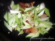 家常菜白菜豆干炒腊肉做法图解5)