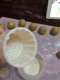 美味的椒盐五仁月饼做法图解9)