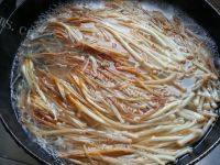 色味俱佳的红油金针菇做法图解2)