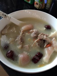 美味的清炖猪蹄做法图解3)