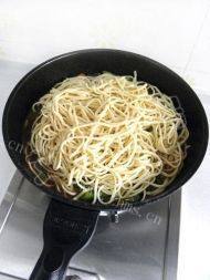 排骨豆角焖面做法图解10)