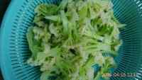 家常花菜炒肉做法图解1)
