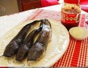 香喷喷的大蒜烧鲶鱼做法图解1)