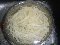 香脆的爆炒土豆丝做法图解3)