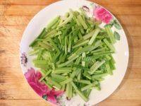 家常菜芹菜炒土豆丝做法图解2)