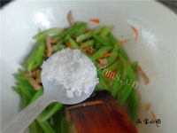 家常菜肉丝炒芹菜做法图解11)