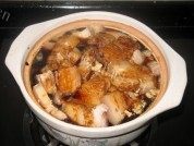 美味的香芋五花肉煲做法图解5)