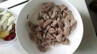 家常菜红烧牛肉土豆做法图解4)