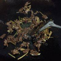 好吃的蒜薹炒牛肉做法图解5)