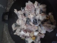 美味的红烧河豚鱼做法图解4)