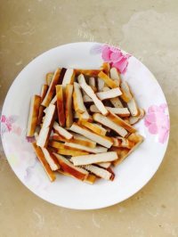 家常菜芹菜香干做法图解3)