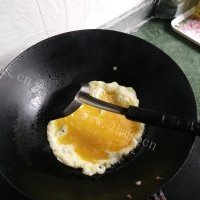 喷香的洋葱炒鸡蛋的做法图解三