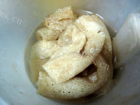 自制排骨竹荪汤做法图解1)