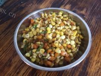 家常菜胡萝卜炒玉米