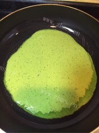 自制菠菜鸡蛋饼做法图解5)