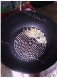 家常菜素炒茄条做法图解2)