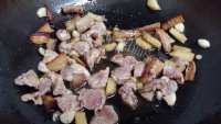 美味的猪油渣炒白菜瘦肉的做法图解六