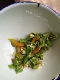 特下饭的西红柿鸡蛋炒面做法图解4)