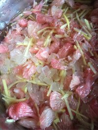 诱人的蜂蜜柚子茶做法图解3)