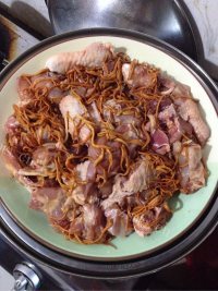 滋补的虫草花蒸鸡做法图解5)