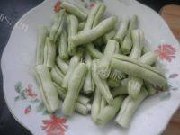 家常菜四季豆炒土豆做法图解2)