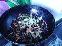 黄花木耳鸡蛋卤做法图解5)