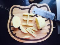 美味的咸蛋黄焗土豆做法图解2)