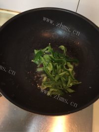 家常菜青椒炒茭白做法图解4)