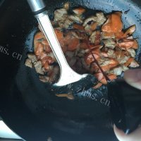 胡萝卜炒肉做法图解5)