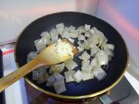 酥脆孜然肉皮做法图解5)