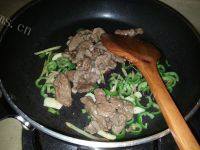 家常菜小炒黄牛肉做法图解5)