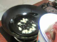 家常菜牛肉炒荷兰豆做法图解3)