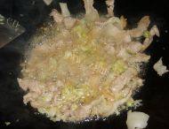 猪肉酸菜炖粉条的做法图解四