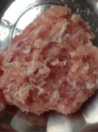 好吃的鲜肉莲藕丸子做法图解1)