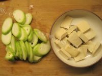 特色美食丝瓜烧豆腐做法图解1)