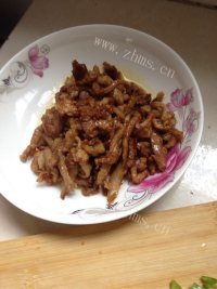 色香味浓的青椒肉丝做法图解3)