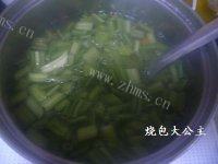 凉拌芹菜花生米自制做法图解7)
