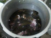 「家有大厨」海带排骨汤做法图解2)