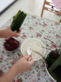 自制红豆蜜枣粽子做法图解3)