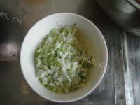 美味白菜榛蘑猪肉包子做法图解6)