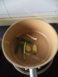 滋补的黄骨鱼豆腐汤做法图解4)