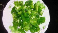 肉丝青椒土豆片做法图解2)