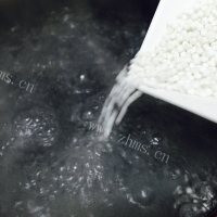 自制芒果西米露做法图解4)