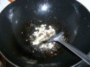家常荷兰豆炒肉片做法图解4)