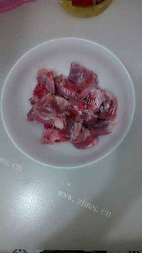 美味的排骨玉米汤做法图解1)