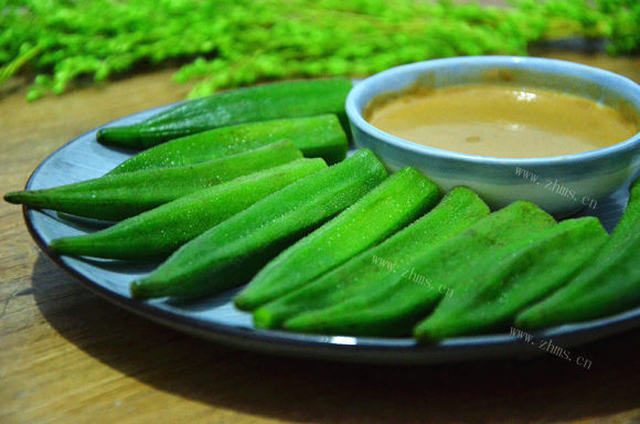 色香味俱全的白灼秋葵