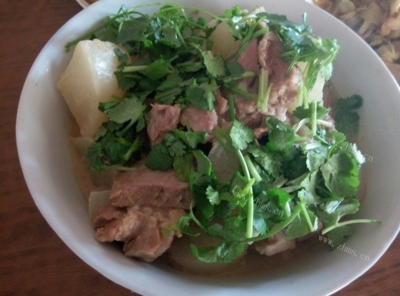 香喷喷的羊肉炖萝卜