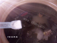 美味的排骨海带汤做法图解9)