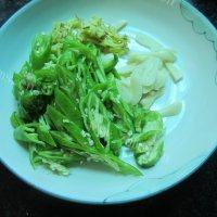 家常菜辣炒鸭血做法图解8)